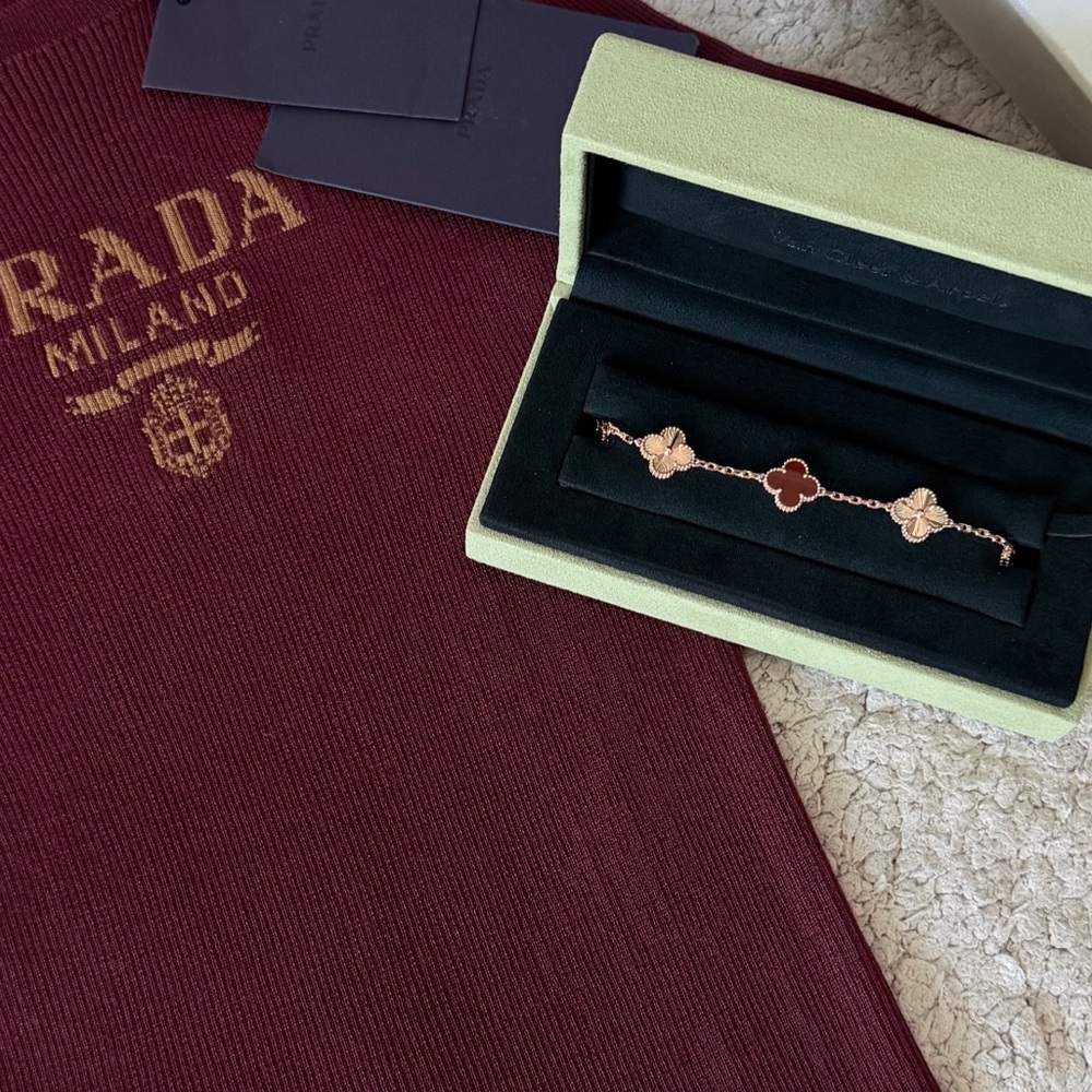 Van Cleef & Arpels Red and Gold Clover Bracelet - Picture 5 of 6